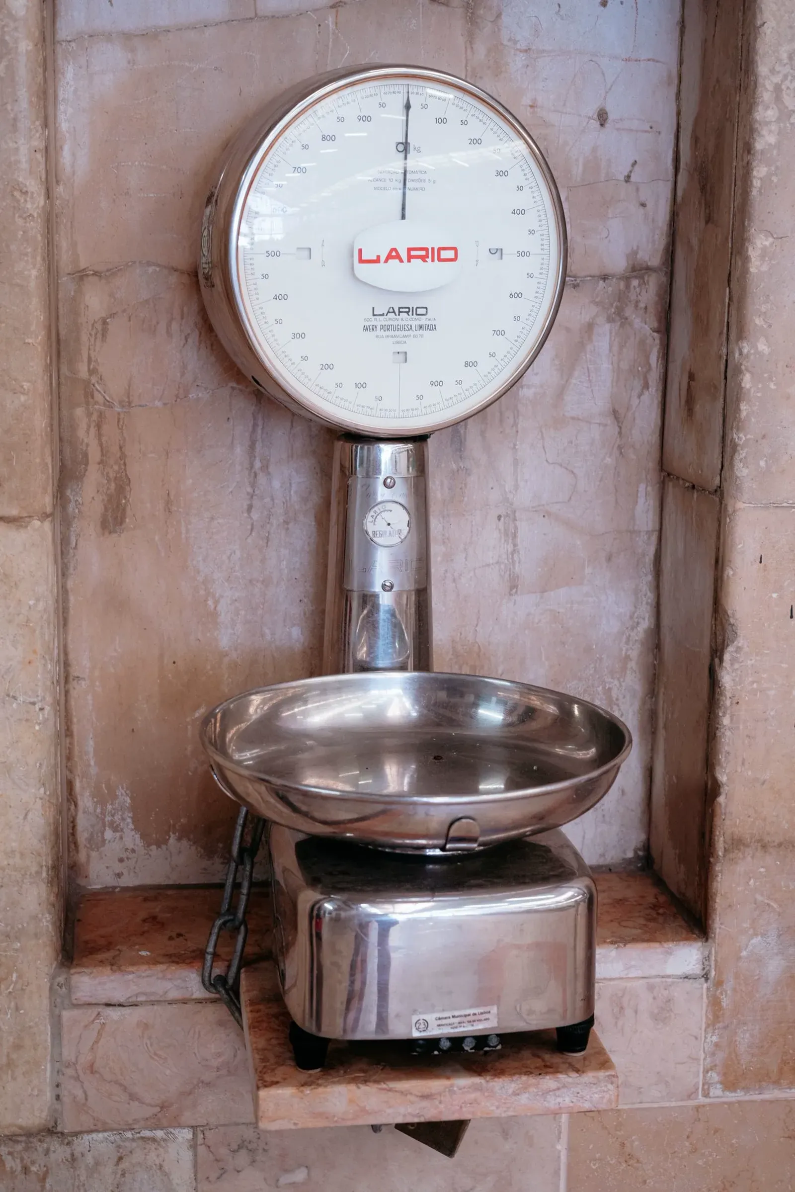 Traditional mechanical weighing scale representing Fisher Scales heritage since 1850